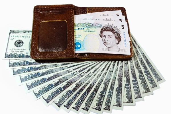 Банкнота в гаманці ізольована на білому — стокове фото