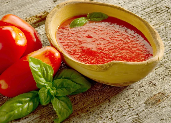 Červené čerstvá rajčata — Stock fotografie