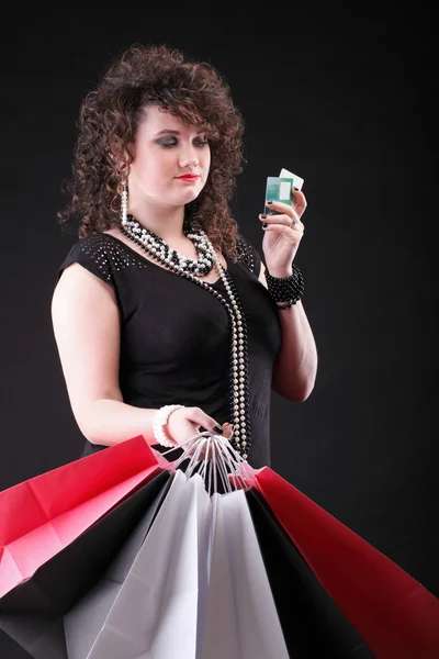 Mujer encantadora con bolsas de compras —  Fotos de Stock