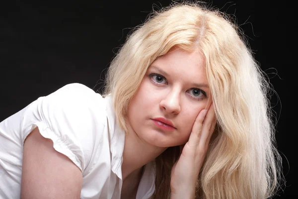 Retrato de bela mulher loira — Fotografia de Stock