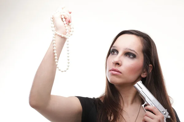 Sexy jeune femme - arme perle isolée sur blanc — Photo