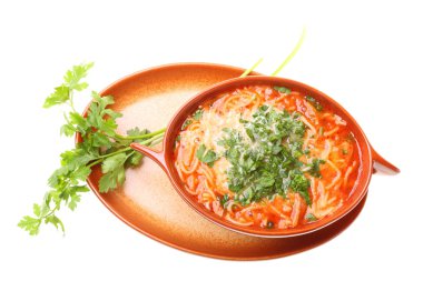 domates çorbası, maydanoz beyaz izole.