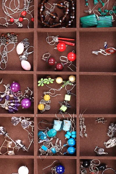 Caixa de jóias de madeira escura — Fotografia de Stock