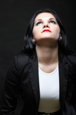 Güzel, genç bir esmerin portresi