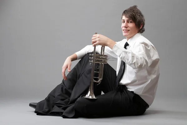 Portré fiatal ember igazán szerelem trombita — Stock Fotó