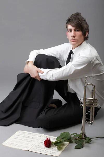 Portrait young man enamoured love Trumpet — Stock Photo, Image