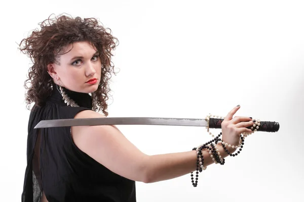 Portrait bouclé femme bouclée fille et épée — Photo