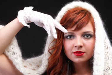 çok güzel kızıl saçlı - beyaz eldiven sıcak eşarp genç güzel kızıl saçların