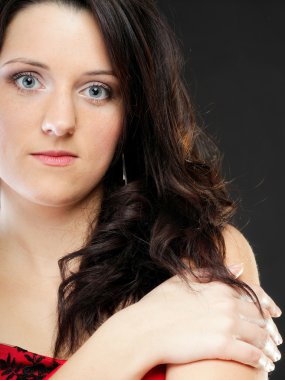 Kızıl korse içinde kadın portre