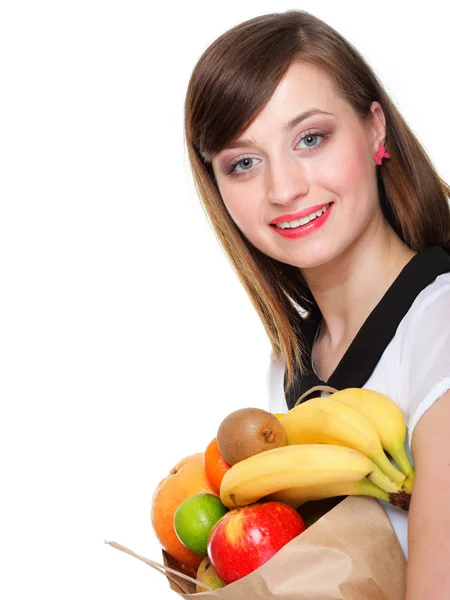 Gezonde levensstijl - vrolijke vrouw met fruit winkelen papieren zak — Stockfoto