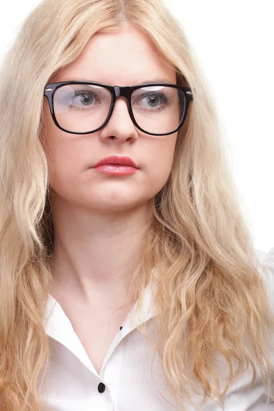 Porträt der schönen blonden Brillenfrau — Stockfoto