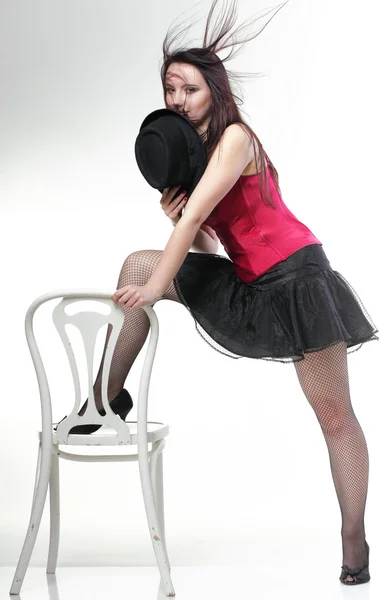 游龙戏凤女子舞蹈在红色紧身胸衣椅子白色隔离 — 图库照片