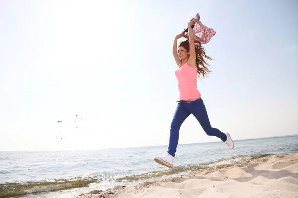 Vrouw die gelukkig lachend vreugdevolle mooie jonge vrolijke Kaukasische fe — Stockfoto