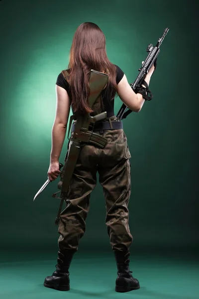 Army Woman With Gun - Beautiful woman with rifle plastic — Stock Photo, Image