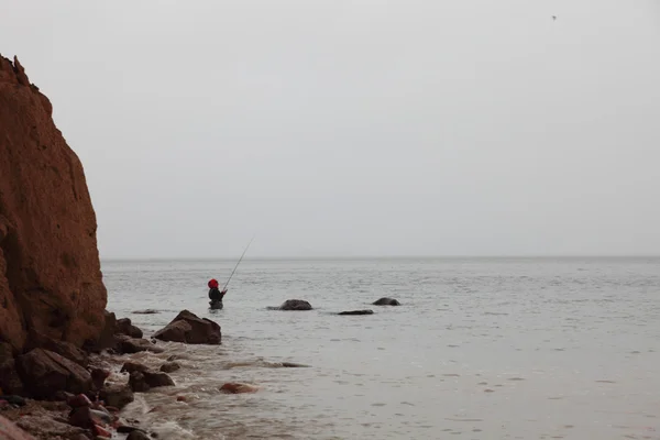 海の水の秋の漁師の石 — ストック写真