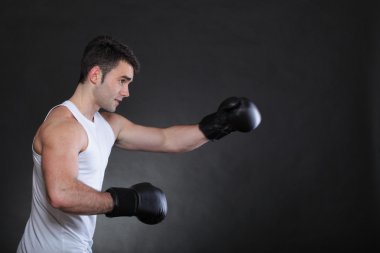 portre sporcu boxer studio koyu arka plan