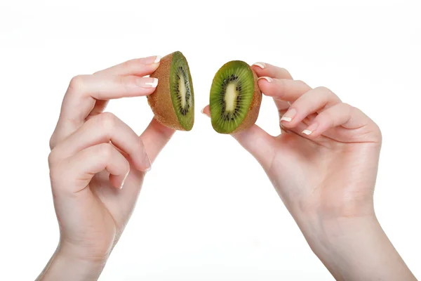 Frauenhand mit Kiwi-Früchten isoliert — Stockfoto