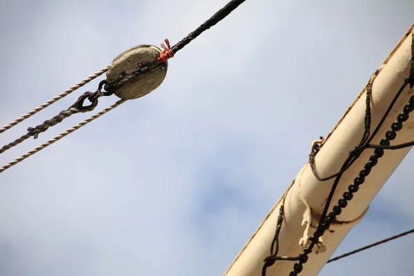 Masts and rope of sailing ship. — Stock Photo, Image