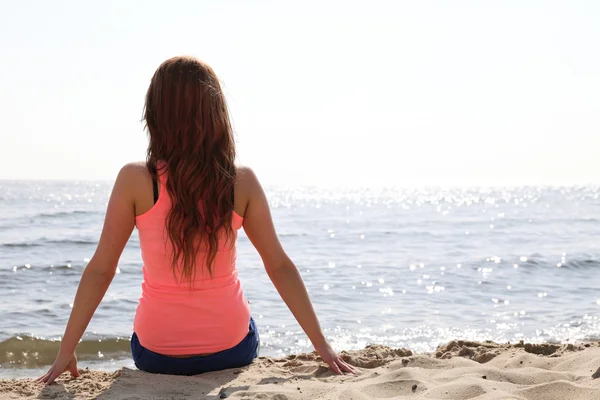 Beach holidays woman enjoying summer sun sitting sand looking ha — Stock Photo, Image