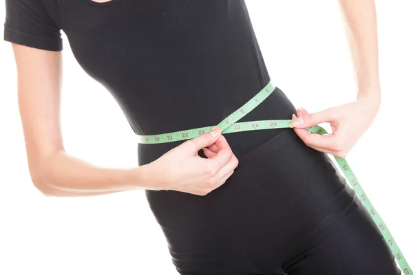 Mooie vrouw toont haar verlies van het gewicht dragen van maatregel tapes isoleren — Stockfoto