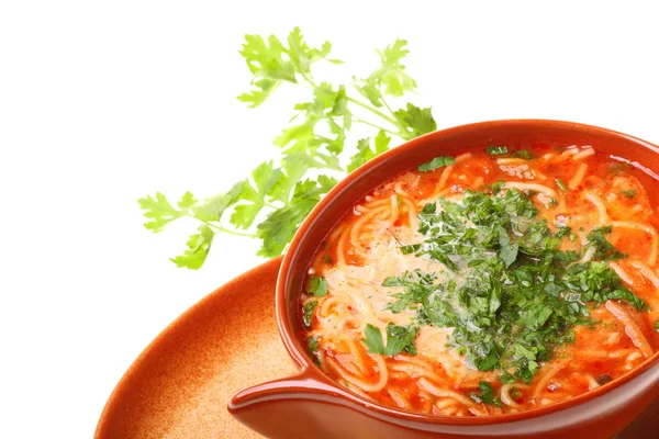 Sopa de tomate, perejil aislado fondo blanco — Foto de Stock