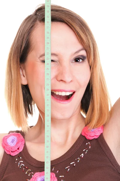 Güzel genç beyaz kadın vücudu teyp ISO ile ölçme — Stok fotoğraf