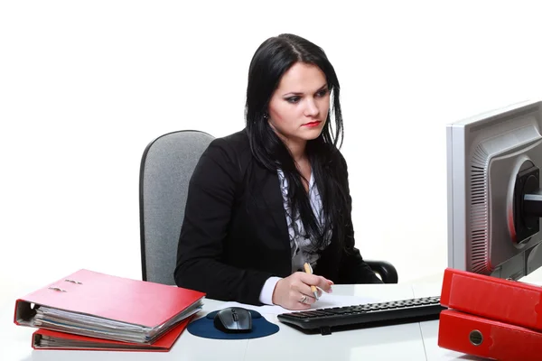 Mulher de negócios moderno sentado na mesa de escritório — Fotografia de Stock