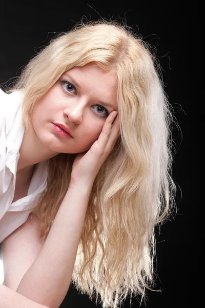 Portret van mooie blonde vrouw — Stockfoto