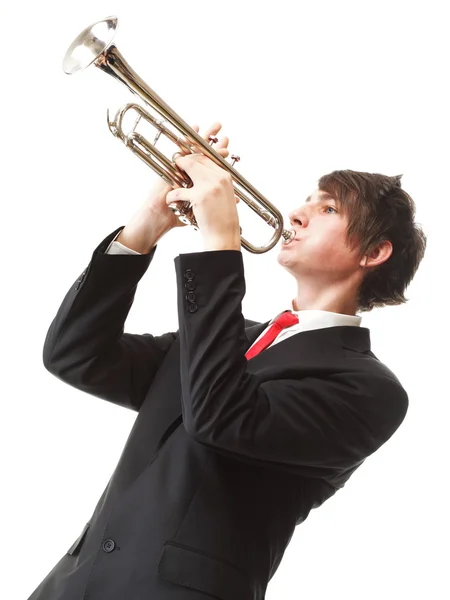 Retrato de um jovem tocando sua trombeta — Fotografia de Stock