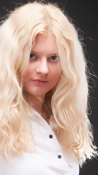 Portrét krásné blondýny — Stock fotografie