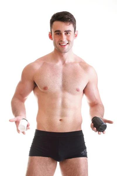 Drží boxy s doplňky na jeho biceps — Stock fotografie