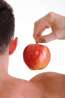Kırmızı elma tutan atletik seksi erkek vücut Oluşturucu
