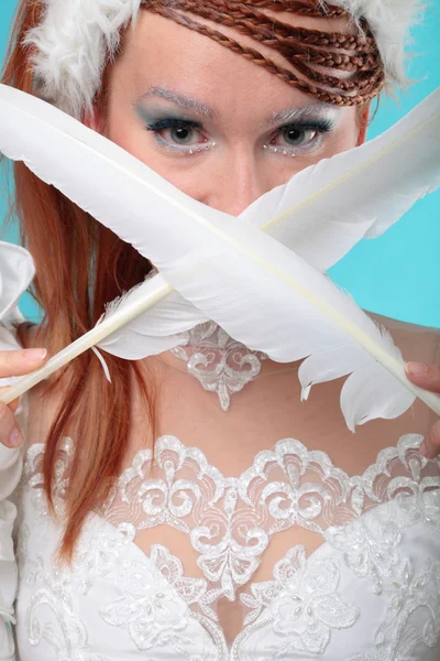 Belo gengibre em um vestido de Rainha da Neve — Fotografia de Stock