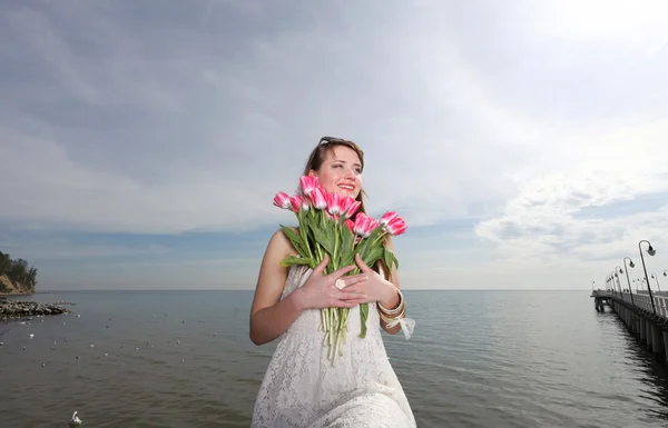 Mosolygó nő virágok tengeri csomó — Stock Fotó