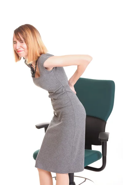 Obchodní žena s bolestí zad po dlouhé práci na židli, samostatný — Stock fotografie