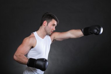 portre sporcu boxer studio koyu arka plan