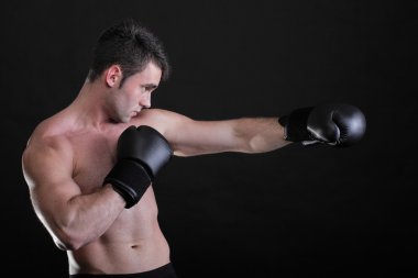 portre sporcu boxer studio koyu arka plan