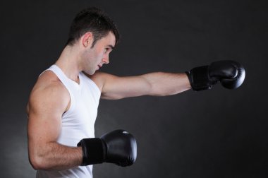portre sporcu boxer studio koyu arka plan