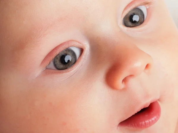 Мальчик 6 месяцев — стоковое фото