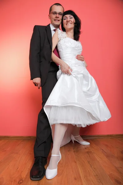 Happy smiling bride and groom — Stock Photo, Image