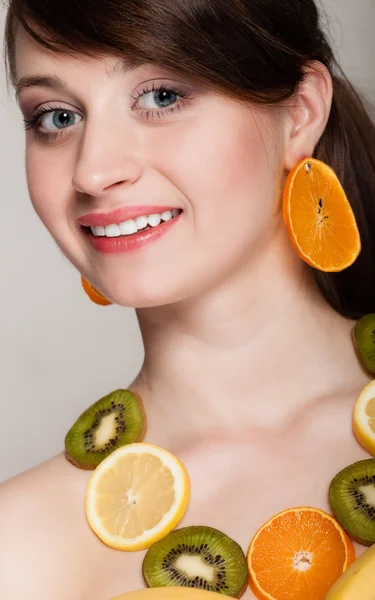 Diet. Girl with necklace of fresh citrus fruits — Stock Photo, Image