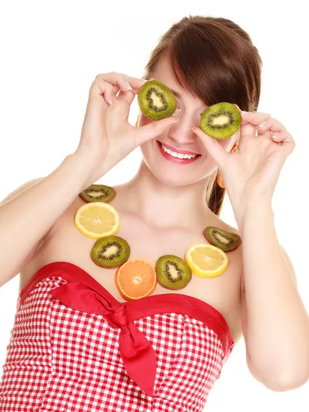 Girl in fruit necklace covering eyes with kiwi — Stock Photo, Image