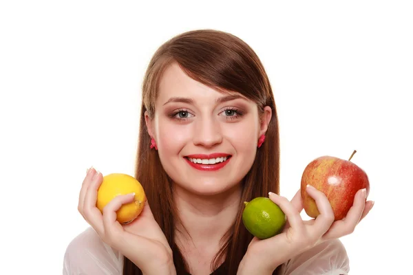 Dieta saudável e nutrição. Menina segurando frutas . Imagem De Stock