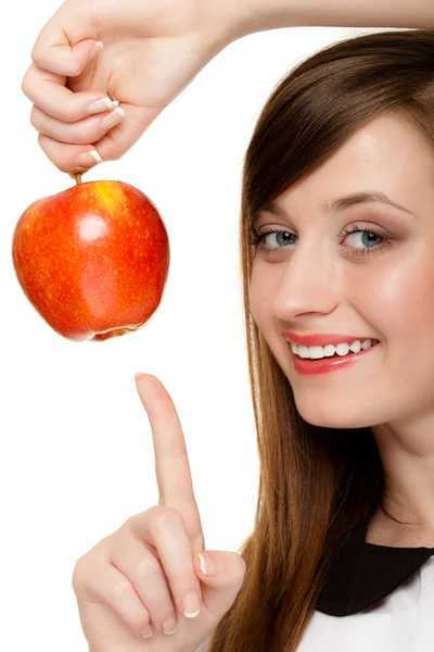 Régime alimentaire. Fille offrant pomme fruits de saison . — Photo
