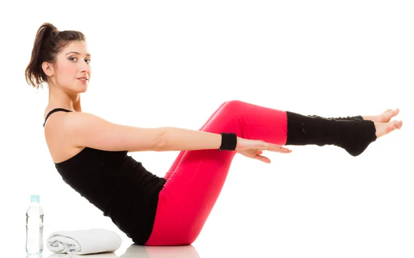 Flexibla flicka gör stretching pilates träning — Stockfoto