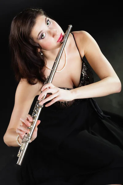 Art. Mujer flautista flautista tocando flauta. Música . —  Fotos de Stock