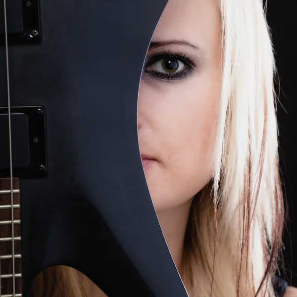 Rock music. Girl musician guitarist with electric guitar — Stock Photo, Image