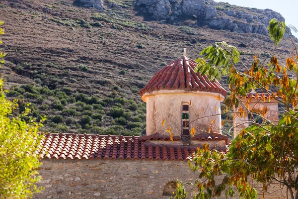 Λεπτομέρεια Αρχιτεκτονικής Πέτρινης Εκκλησίας Στην Παλιά Πόλη Της Βαθιάς Μάνη — Φωτογραφία Αρχείου