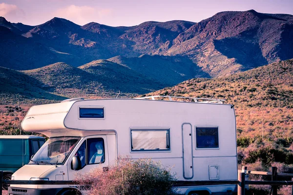 Przyczepa Kempingowa Parkingu Cabo Gata Natural Park Pobliżu Plaży Monsul — Zdjęcie stockowe