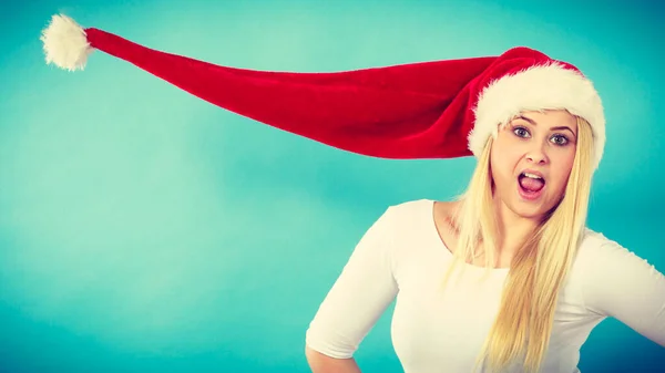 Jonge Vrouw Tiener Meisje Dragen Blazen Windblazen Santa Claus Hoed — Stockfoto